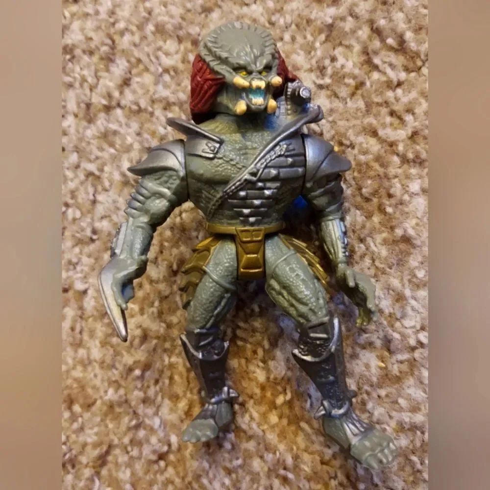 Kenner 1993 Scavage Predator Action Figure Used 5 inch Green Grey Gold PRE-OWNED